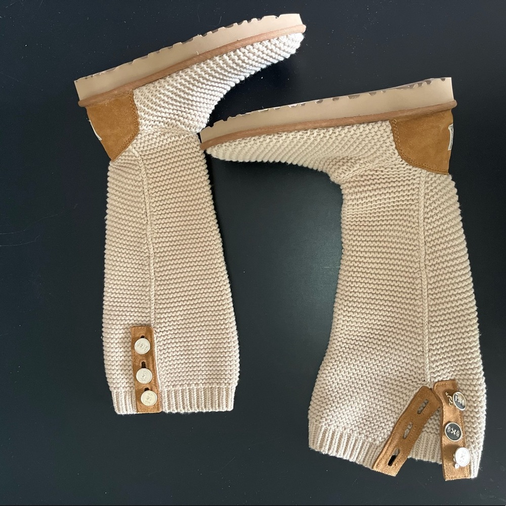 BRAND NEW. UGG Cardy boots, women’s size 8. Tan.